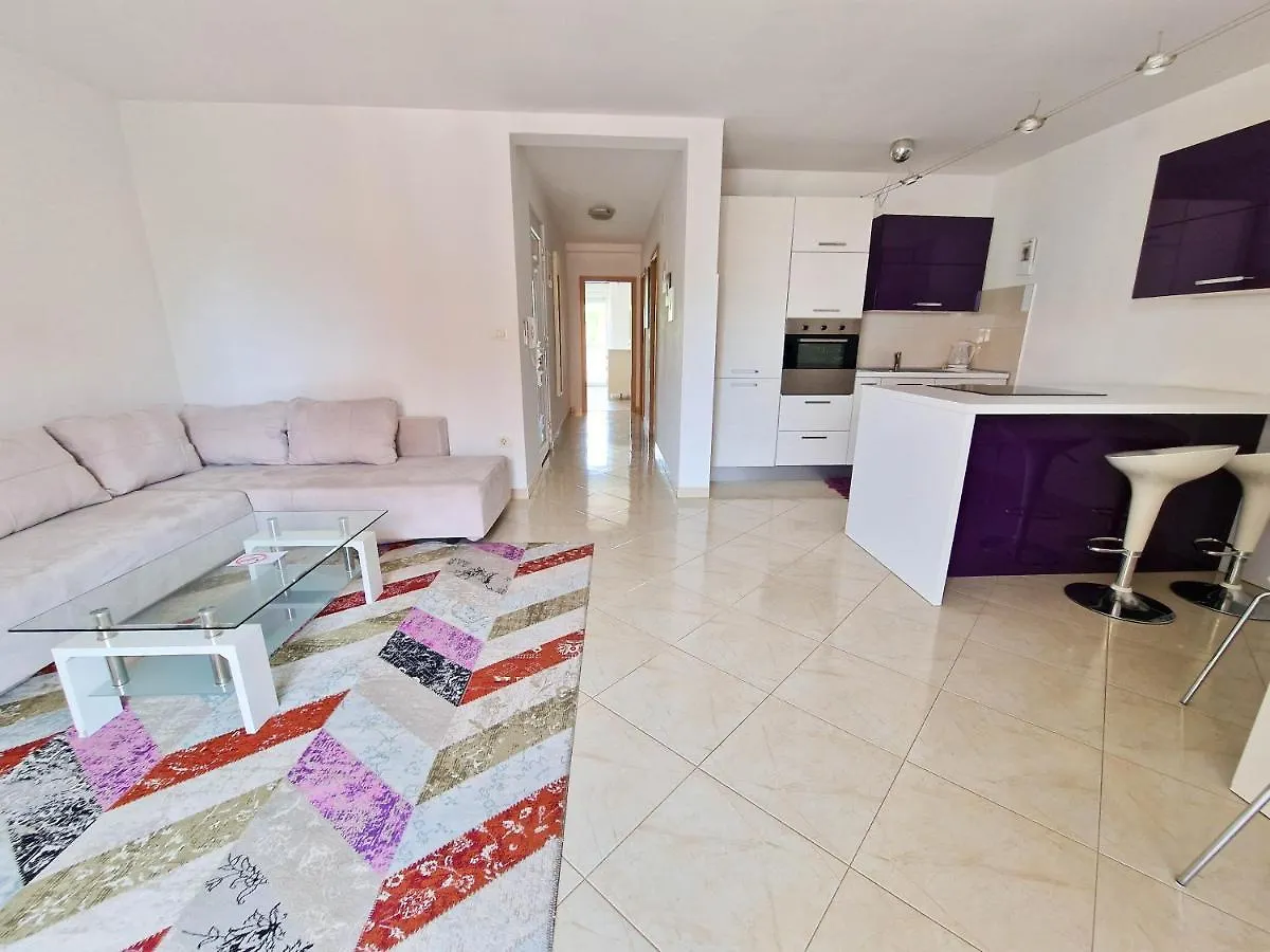 Lilly Zambratija Apartment