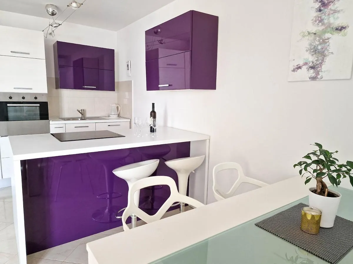 Lilly Zambratija Apartment